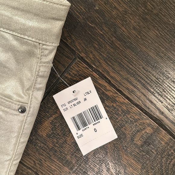 NWT KUT from the Kloth Kelsey coated high rise ankle flare sz 0 light silver - Picture 6 of 11